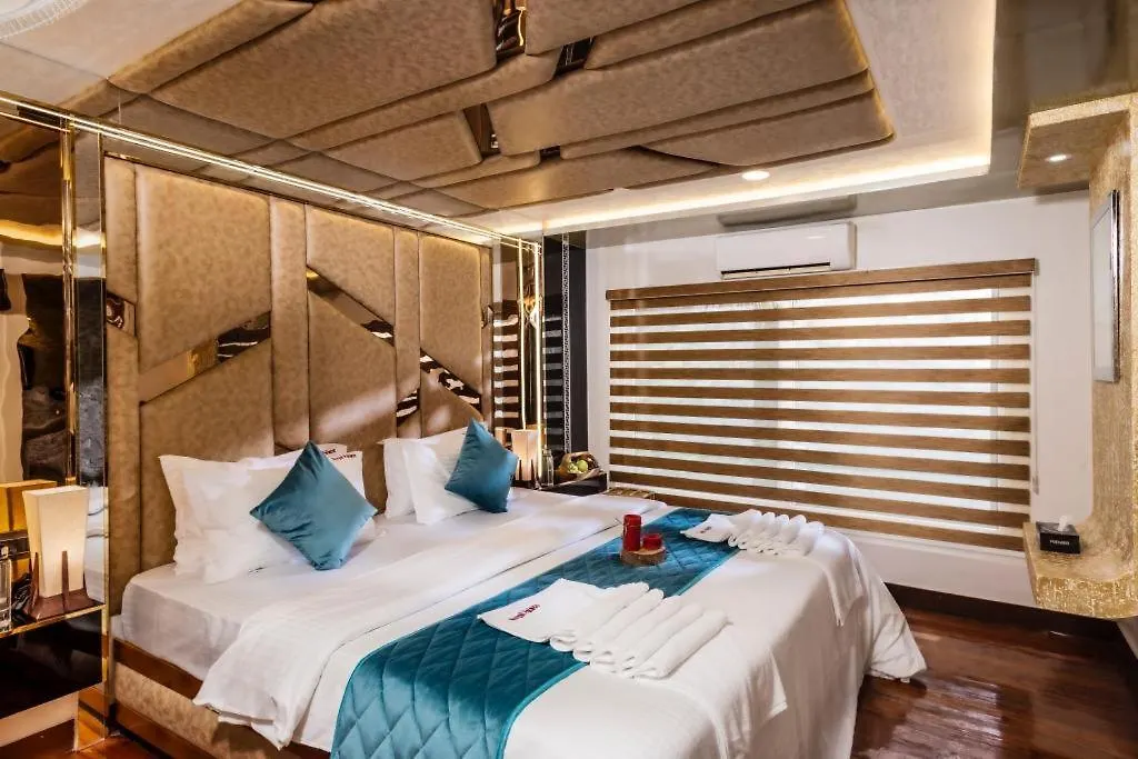 Hotel Honeymoon Boathouse Alappuzha 3*,