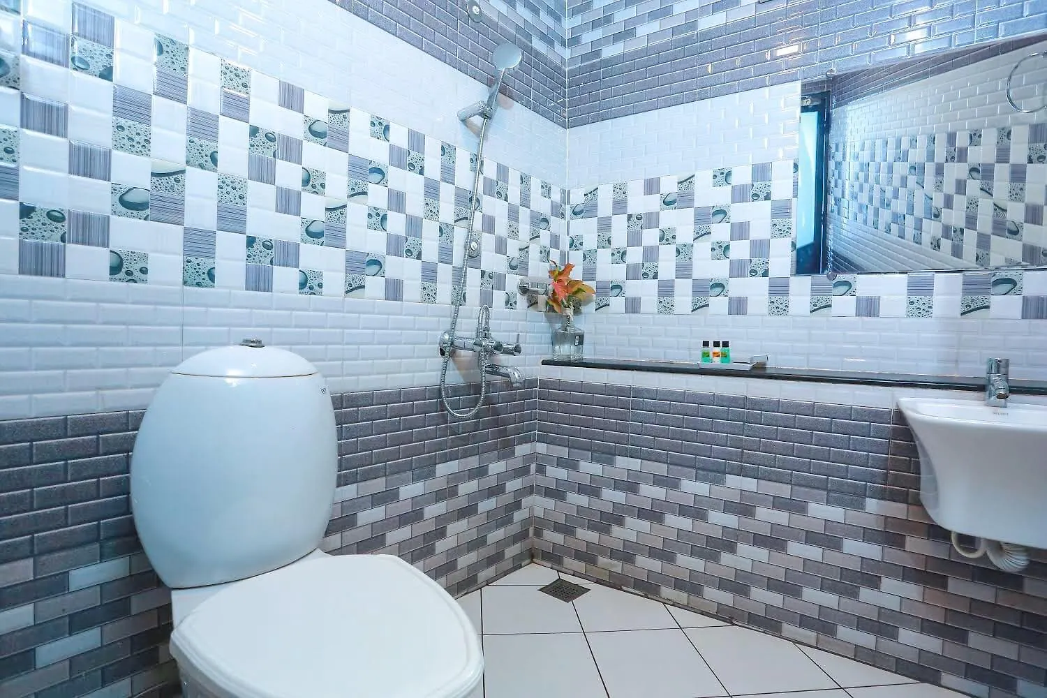 *** Botel Hotel Honeymoon Boathouse Alappuzha Indie
