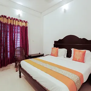 Oyo 4867 Royal Homes Hotel