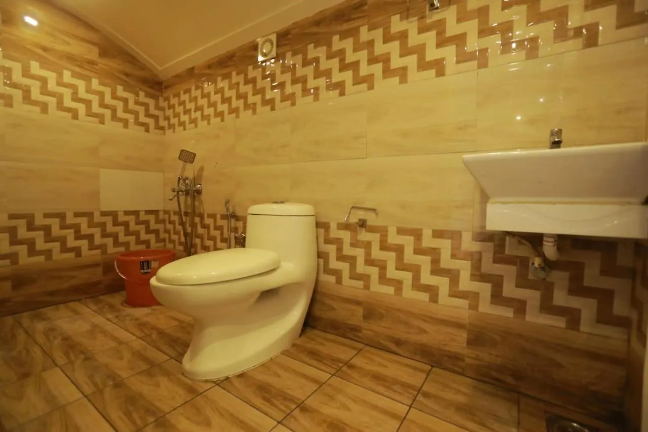 Honeymoon Boathouse Hotel Alappuzha