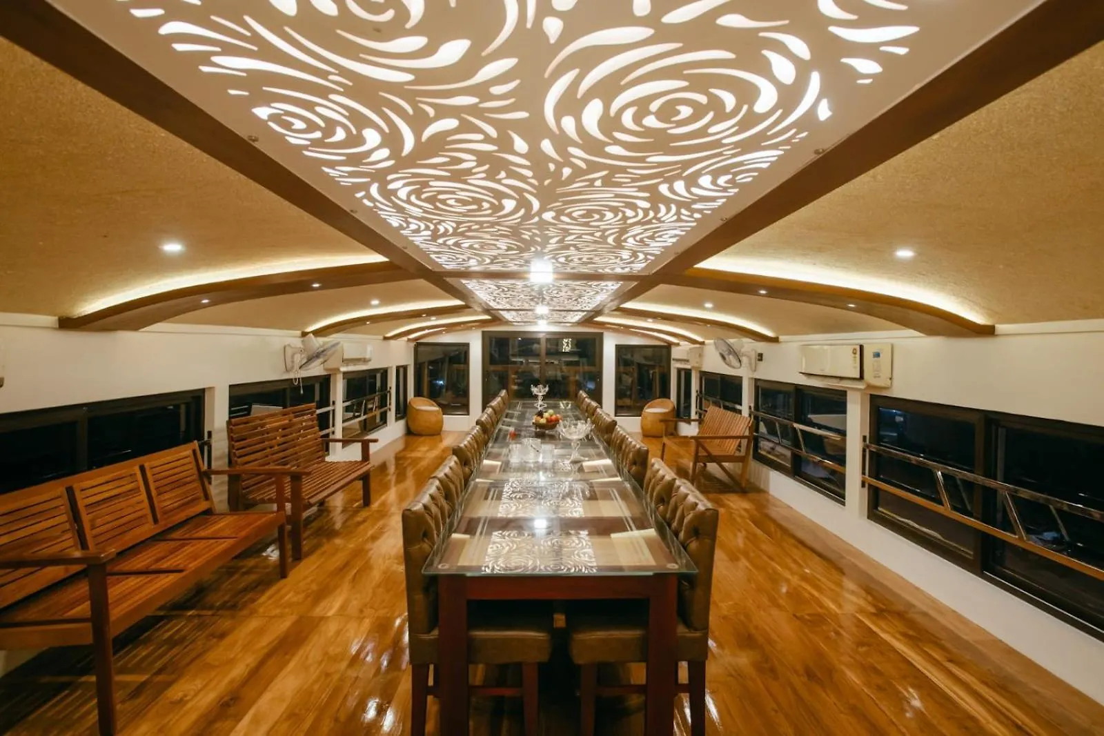 Honeymoon Boathouse Hotel Alappuzha India