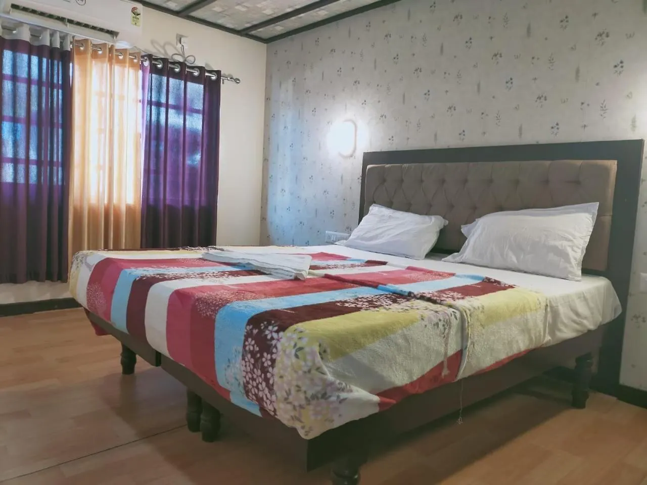 Botel Honeymoon Boathouse Hotel Alappuzha